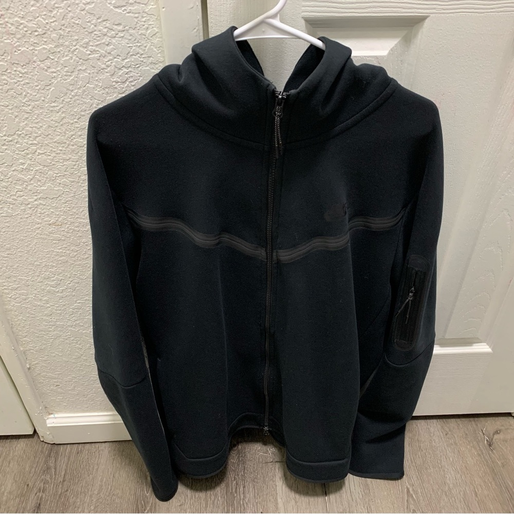 Black Nike Tech